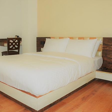 Hotel Aura ชิลลอง ภายนอก รูปภาพ