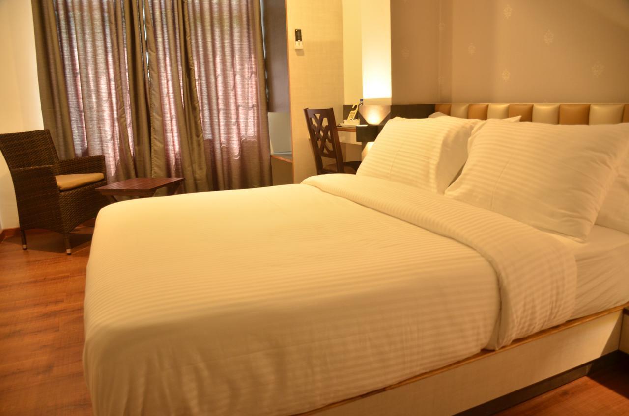 Hotel Aura ชิลลอง ภายนอก รูปภาพ