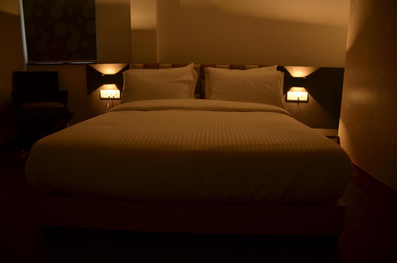 Hotel Aura ชิลลอง ภายนอก รูปภาพ